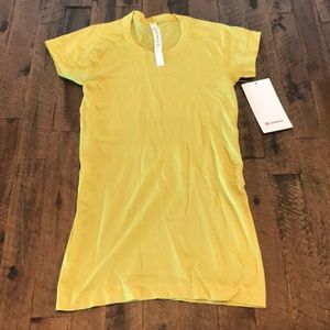 BNWT Lululemon swiftly tech short sleeve